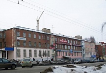 Входная группа Библиотека им. И.Д. Пастухова, (филиал МБУ ЦБС Ижевска).  площадь 50 лет Октября,  6